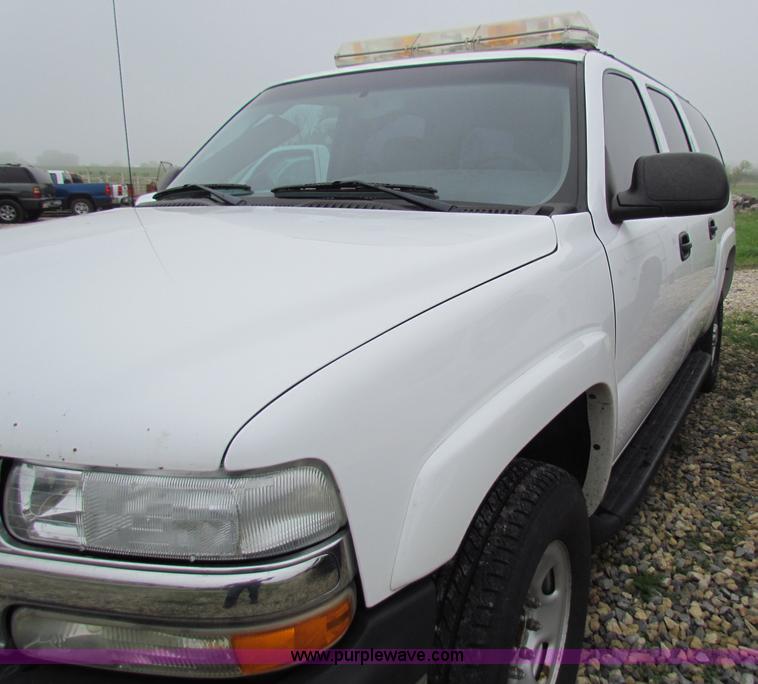 image for item B7228 2003 Chevrolet Suburban K2500 SUV
