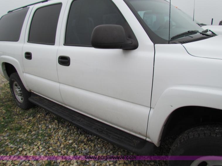image for item B7228 2003 Chevrolet Suburban K2500 SUV