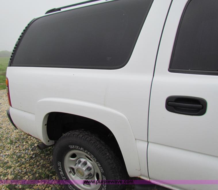 image for item B7228 2003 Chevrolet Suburban K2500 SUV