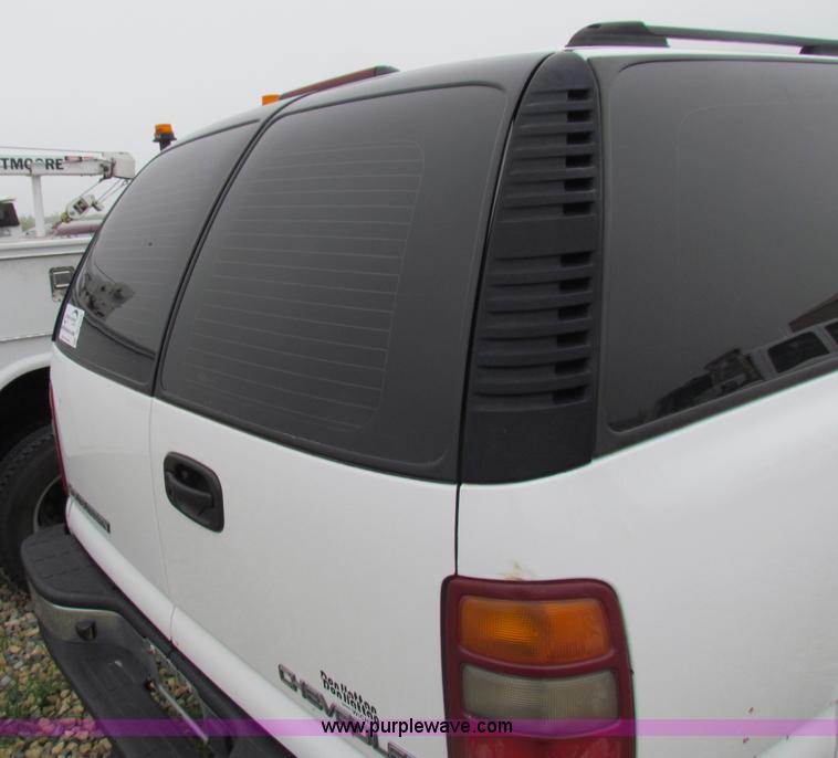 image for item B7228 2003 Chevrolet Suburban K2500 SUV