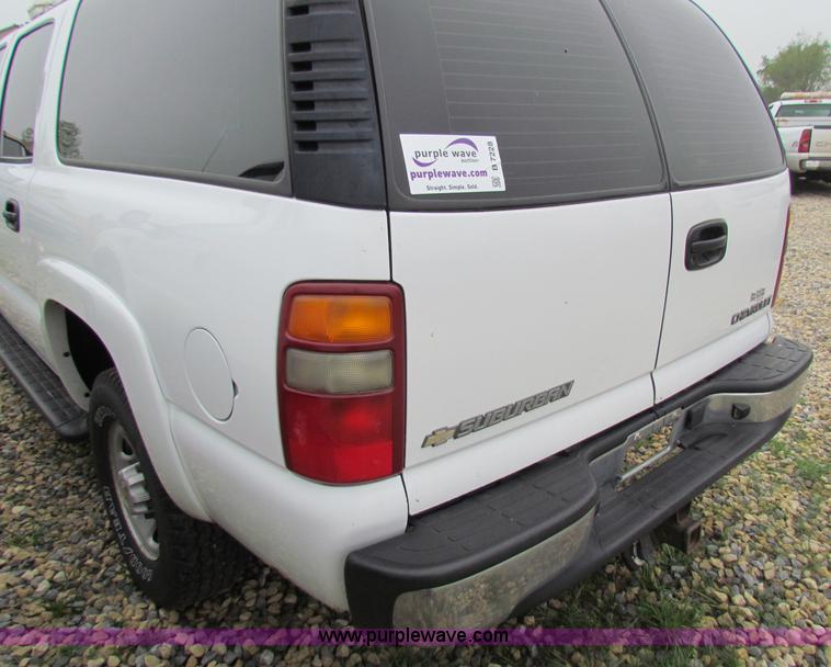 image for item B7228 2003 Chevrolet Suburban K2500 SUV