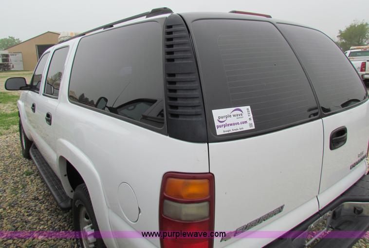 image for item B7228 2003 Chevrolet Suburban K2500 SUV