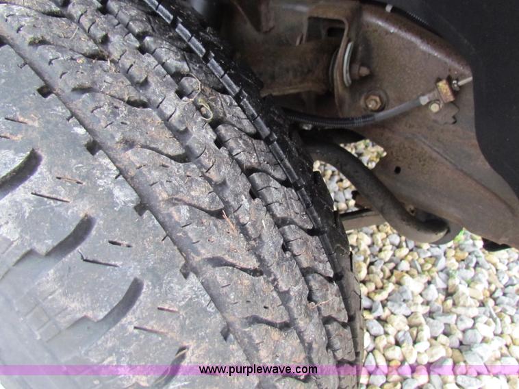 image for item B7228 2003 Chevrolet Suburban K2500 SUV