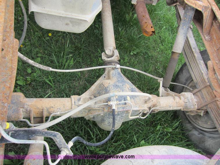 image for item C5438 1988 Chevrolet 3500 extended cab pickup truck cab and chassis