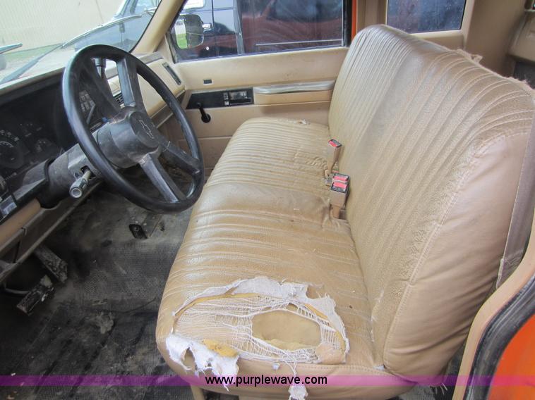 image for item C5438 1988 Chevrolet 3500 extended cab pickup truck cab and chassis