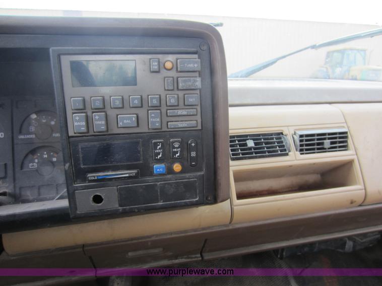 image for item C5438 1988 Chevrolet 3500 extended cab pickup truck cab and chassis