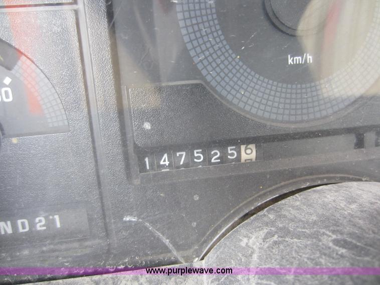 image for item C5438 1988 Chevrolet 3500 extended cab pickup truck cab and chassis