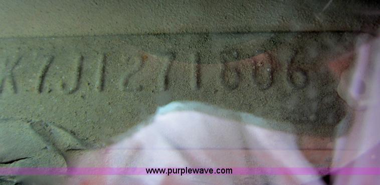 image for item C5438 1988 Chevrolet 3500 extended cab pickup truck cab and chassis