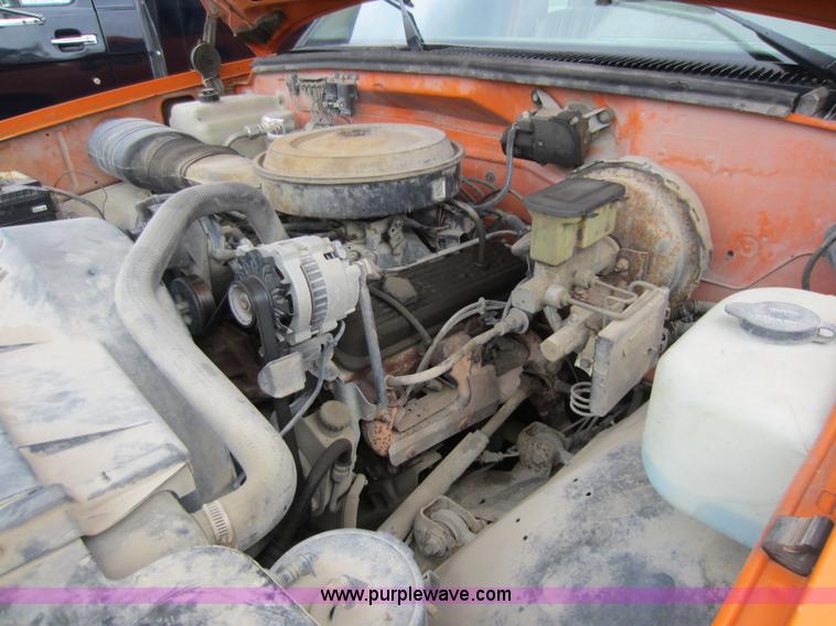 image for item C5438 1988 Chevrolet 3500 extended cab pickup truck cab and chassis