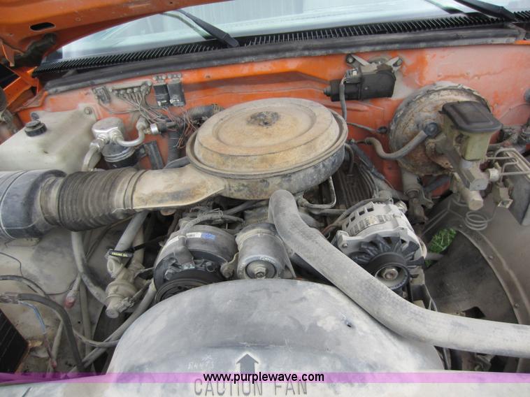 image for item C5438 1988 Chevrolet 3500 extended cab pickup truck cab and chassis