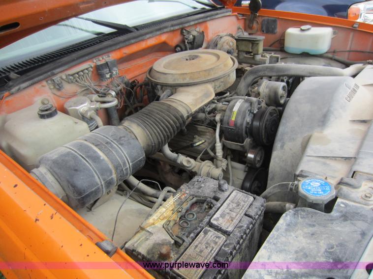 image for item C5438 1988 Chevrolet 3500 extended cab pickup truck cab and chassis