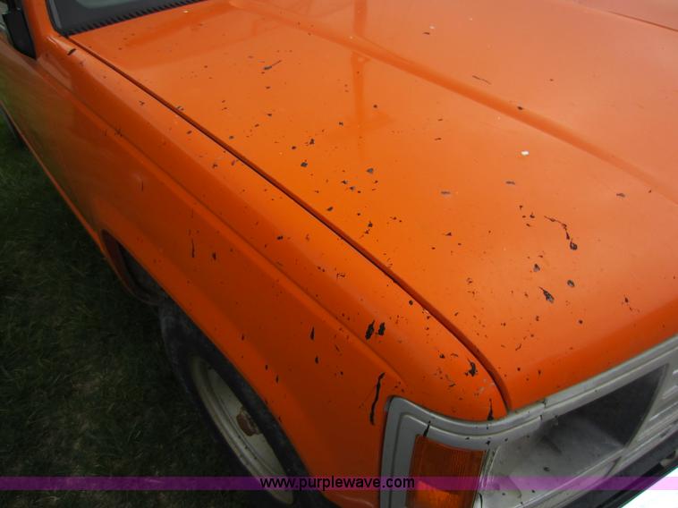 image for item C5438 1988 Chevrolet 3500 extended cab pickup truck cab and chassis