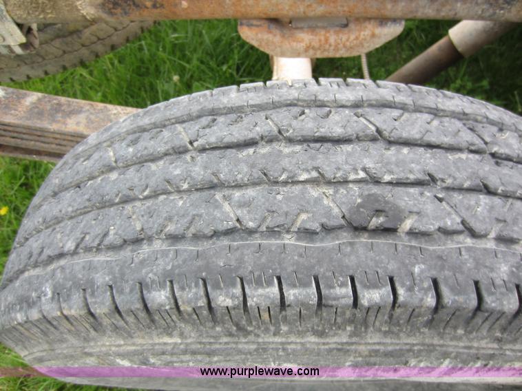 image for item C5438 1988 Chevrolet 3500 extended cab pickup truck cab and chassis