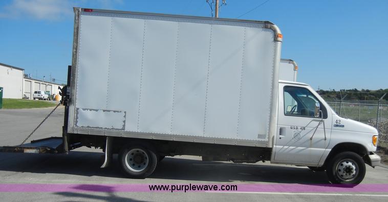 image for item D4014 1995 Ford E350 cargo van with lift gate