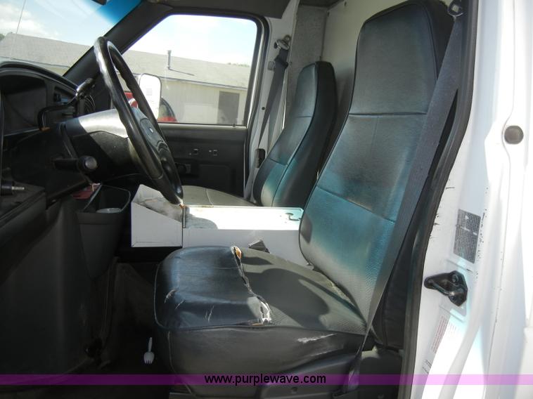 image for item D4014 1995 Ford E350 cargo van with lift gate