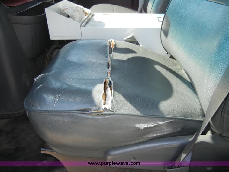 image for item D4014 1995 Ford E350 cargo van with lift gate