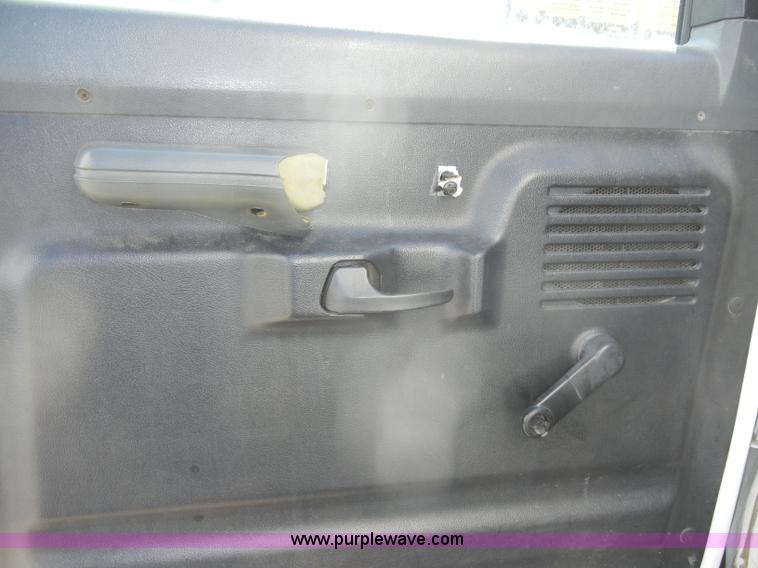 image for item D4014 1995 Ford E350 cargo van with lift gate