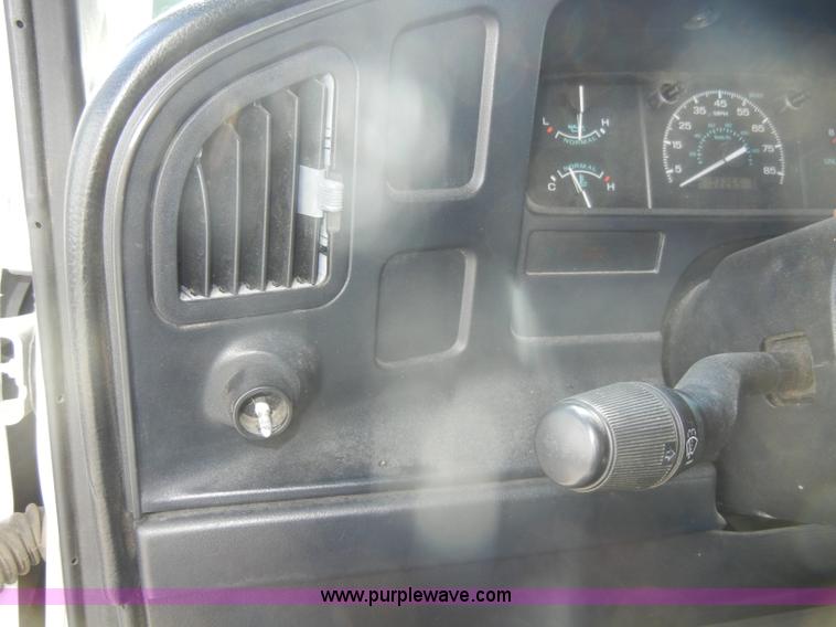 image for item D4014 1995 Ford E350 cargo van with lift gate