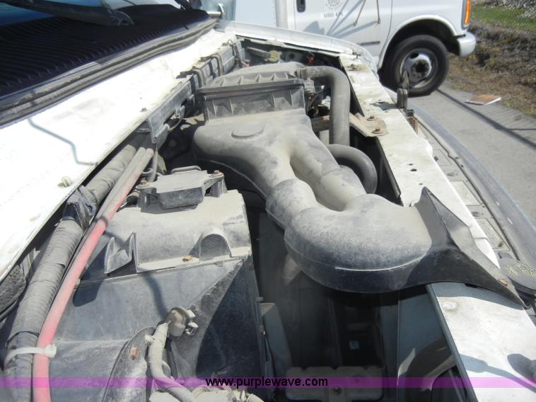 image for item D4014 1995 Ford E350 cargo van with lift gate