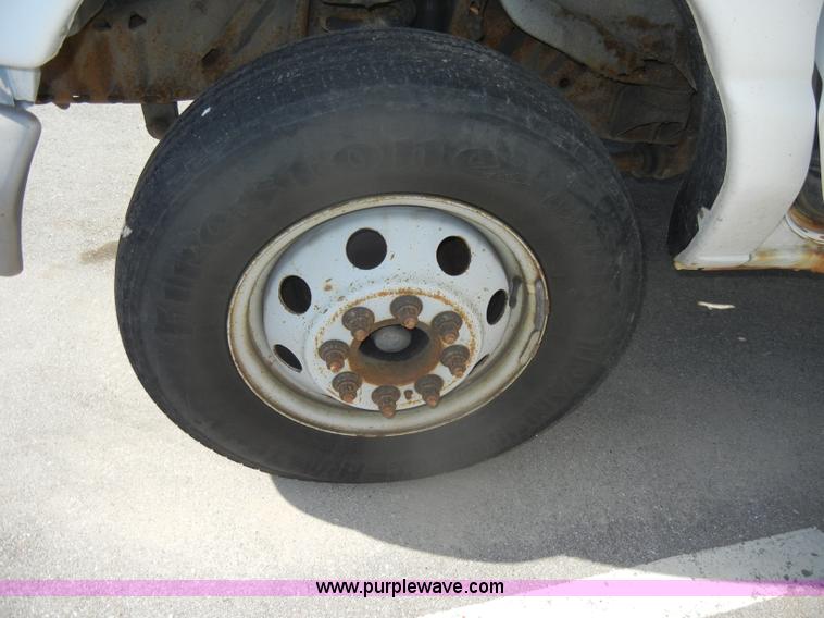 image for item D4014 1995 Ford E350 cargo van with lift gate