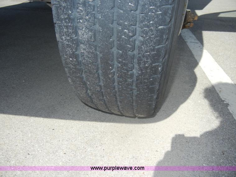 image for item D4014 1995 Ford E350 cargo van with lift gate