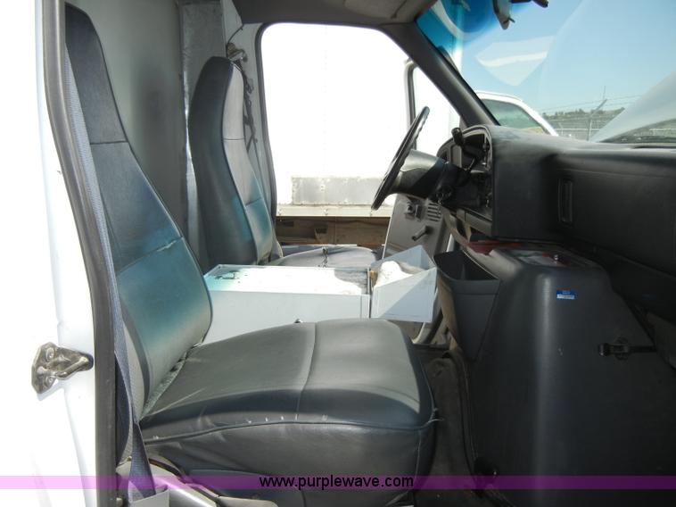 image for item D4014 1995 Ford E350 cargo van with lift gate