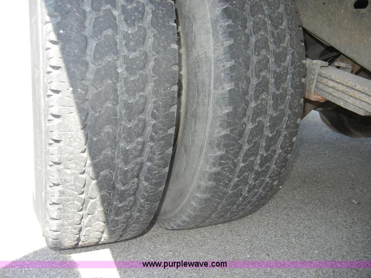 image for item D4014 1995 Ford E350 cargo van with lift gate