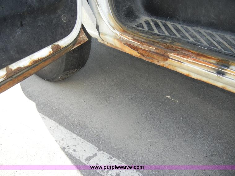 image for item D4014 1995 Ford E350 cargo van with lift gate