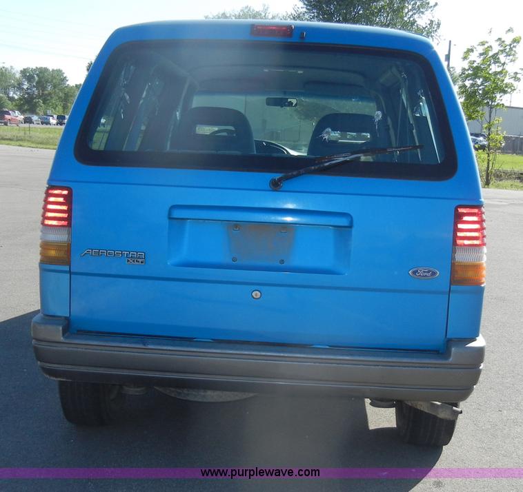 image for item D4018 1996 Ford Aerostar XLT mini van