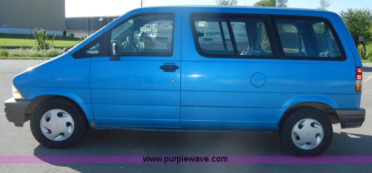 image for item D4018 1996 Ford Aerostar XLT mini van