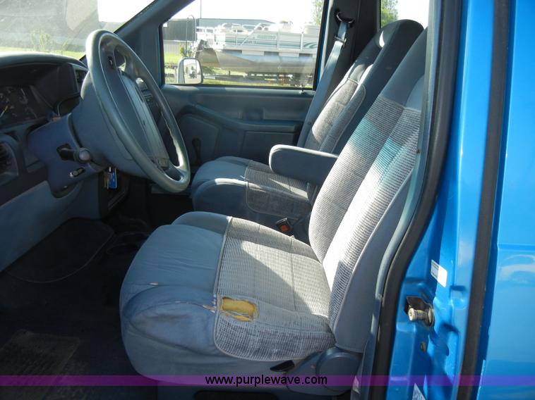 image for item D4018 1996 Ford Aerostar XLT mini van