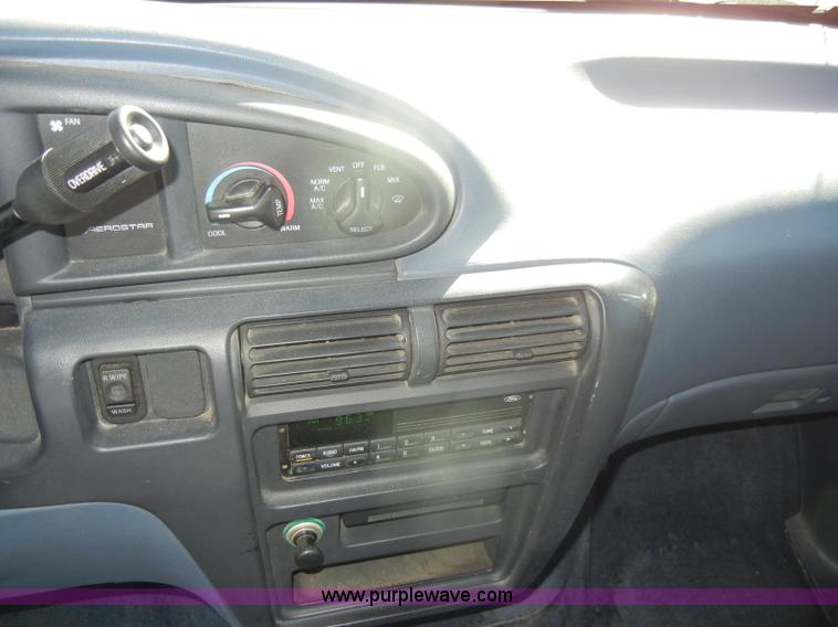 image for item D4018 1996 Ford Aerostar XLT mini van