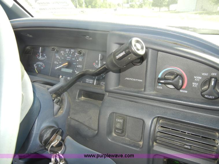 image for item D4018 1996 Ford Aerostar XLT mini van