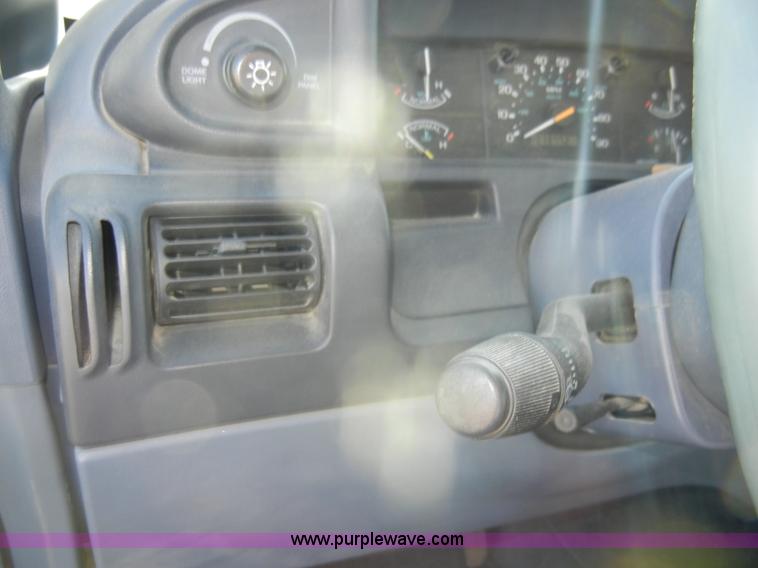 image for item D4018 1996 Ford Aerostar XLT mini van