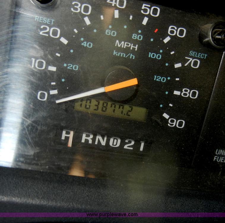 image for item D4018 1996 Ford Aerostar XLT mini van