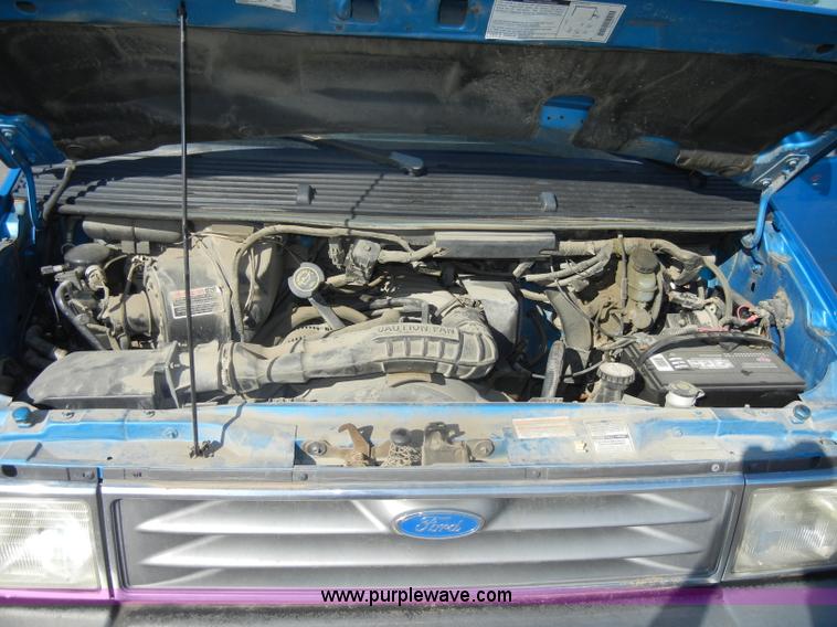 image for item D4018 1996 Ford Aerostar XLT mini van