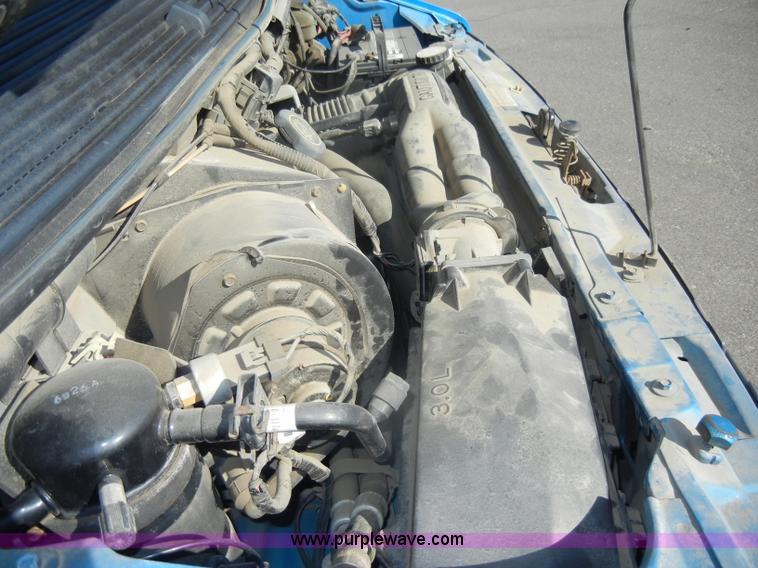 image for item D4018 1996 Ford Aerostar XLT mini van