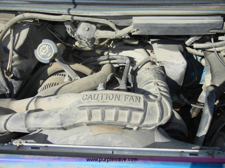 image for item D4018 1996 Ford Aerostar XLT mini van