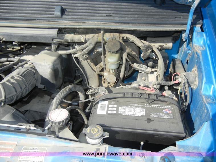 image for item D4018 1996 Ford Aerostar XLT mini van