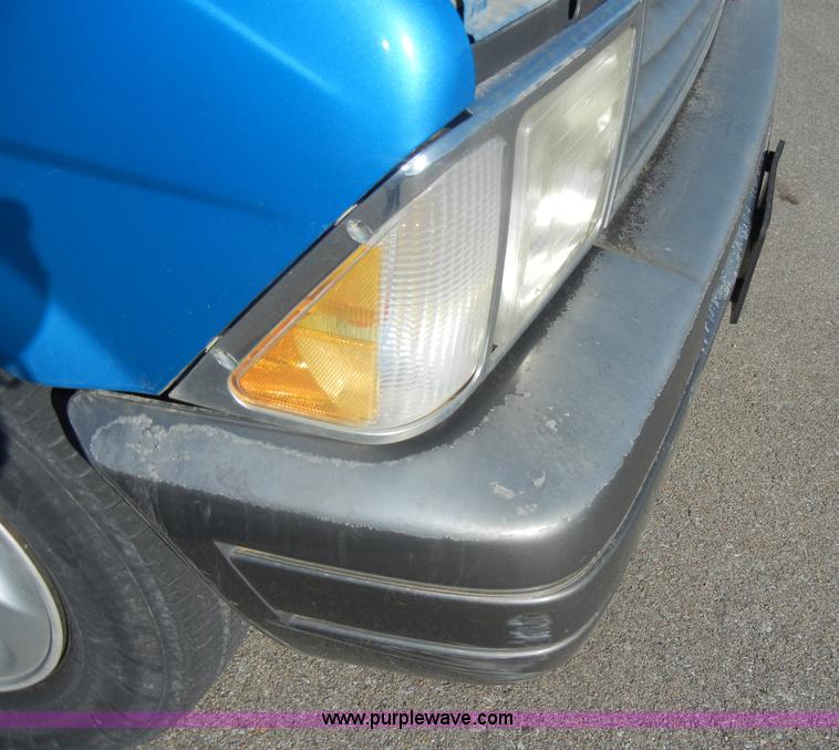 image for item D4018 1996 Ford Aerostar XLT mini van