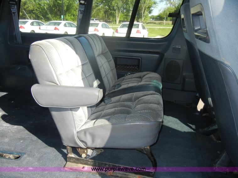 image for item D4018 1996 Ford Aerostar XLT mini van