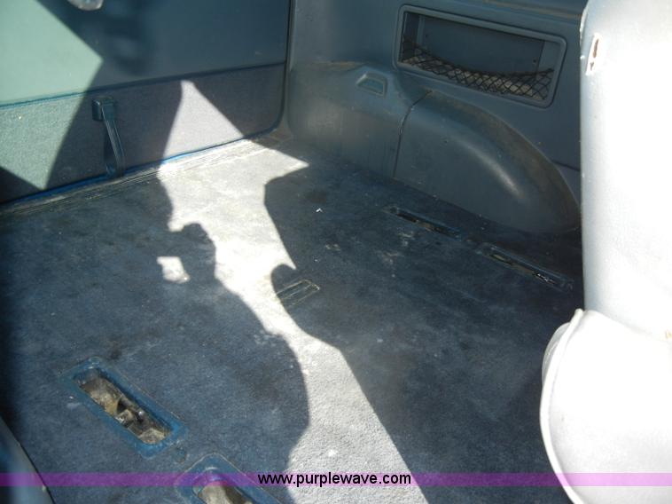image for item D4018 1996 Ford Aerostar XLT mini van