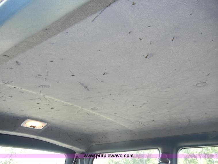 image for item D4018 1996 Ford Aerostar XLT mini van