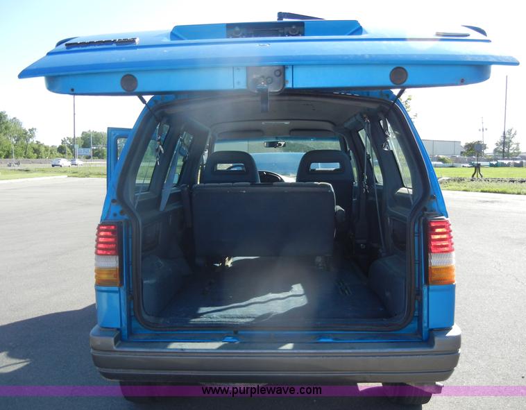 image for item D4018 1996 Ford Aerostar XLT mini van