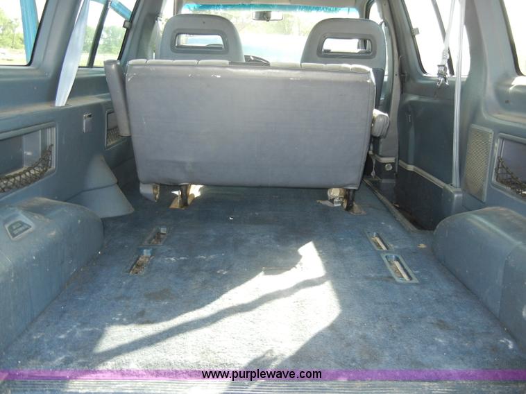 image for item D4018 1996 Ford Aerostar XLT mini van