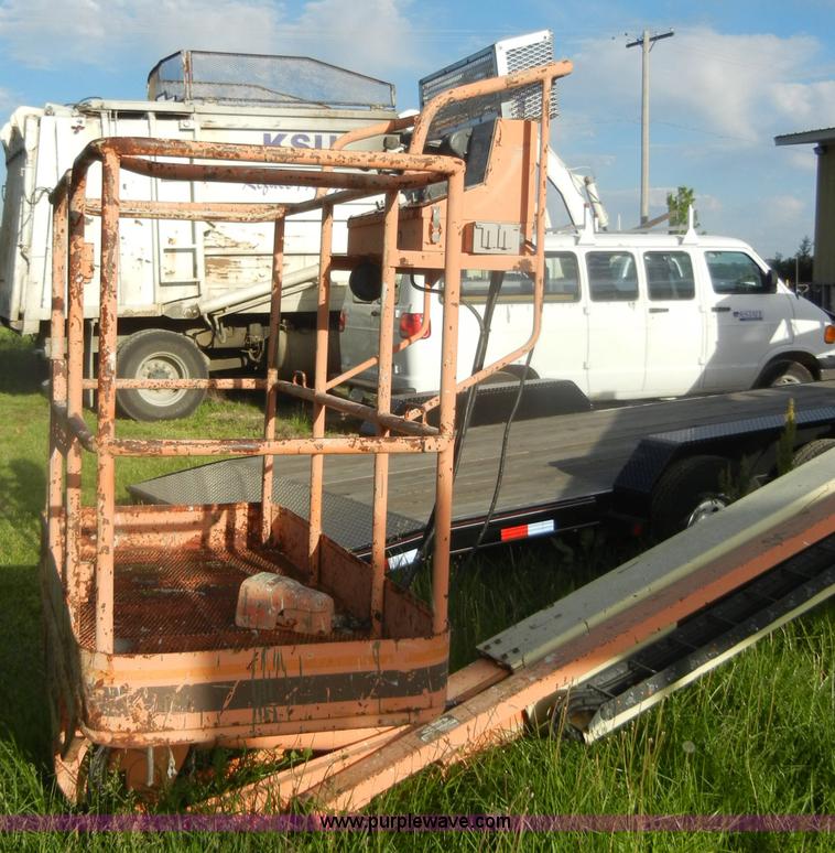 image for item D4019 1991 JLG 60HA TopGun self propelled boom lift