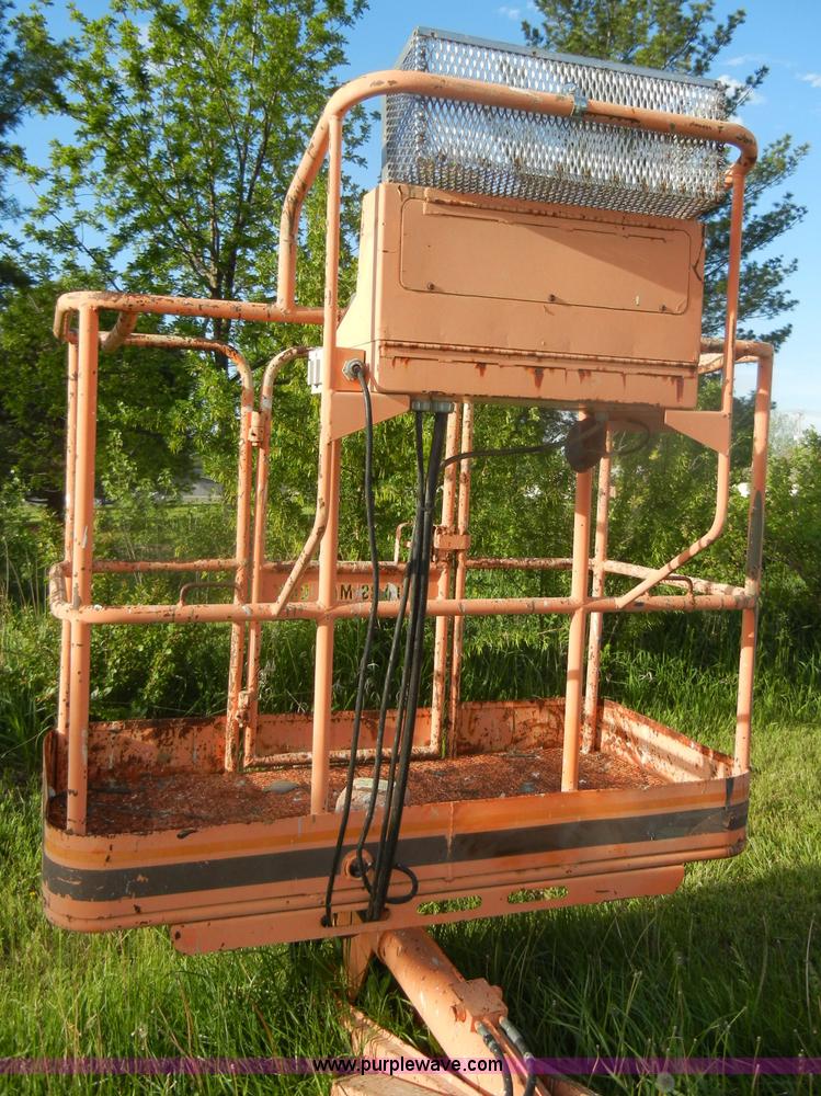 image for item D4019 1991 JLG 60HA TopGun self propelled boom lift