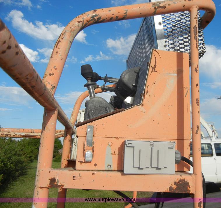 image for item D4019 1991 JLG 60HA TopGun self propelled boom lift