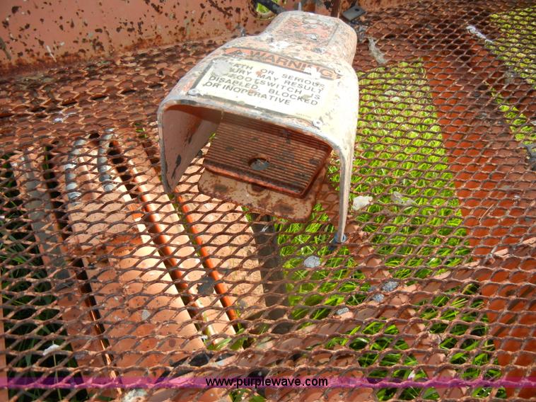 image for item D4019 1991 JLG 60HA TopGun self propelled boom lift