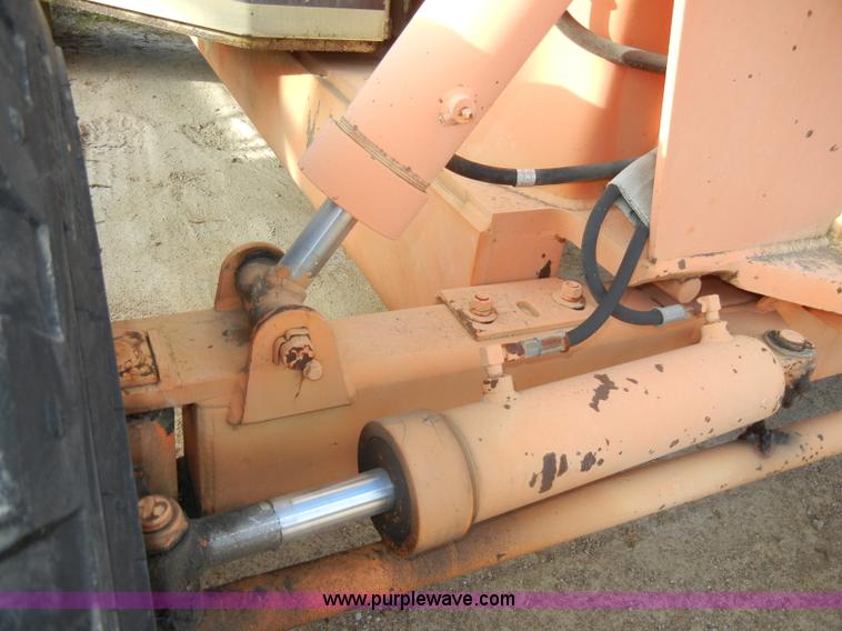 image for item D4019 1991 JLG 60HA TopGun self propelled boom lift